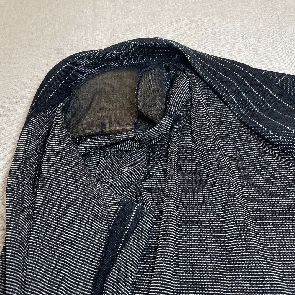 Exclusively Misook | Vintage Black & White Pinstripe Stretch Knit Blazer | XS - Picture 4 of 8